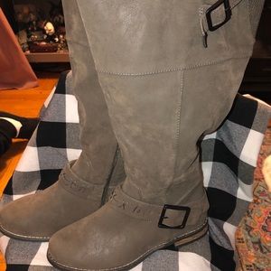 Torrid knee high gray boot size 9w brand new